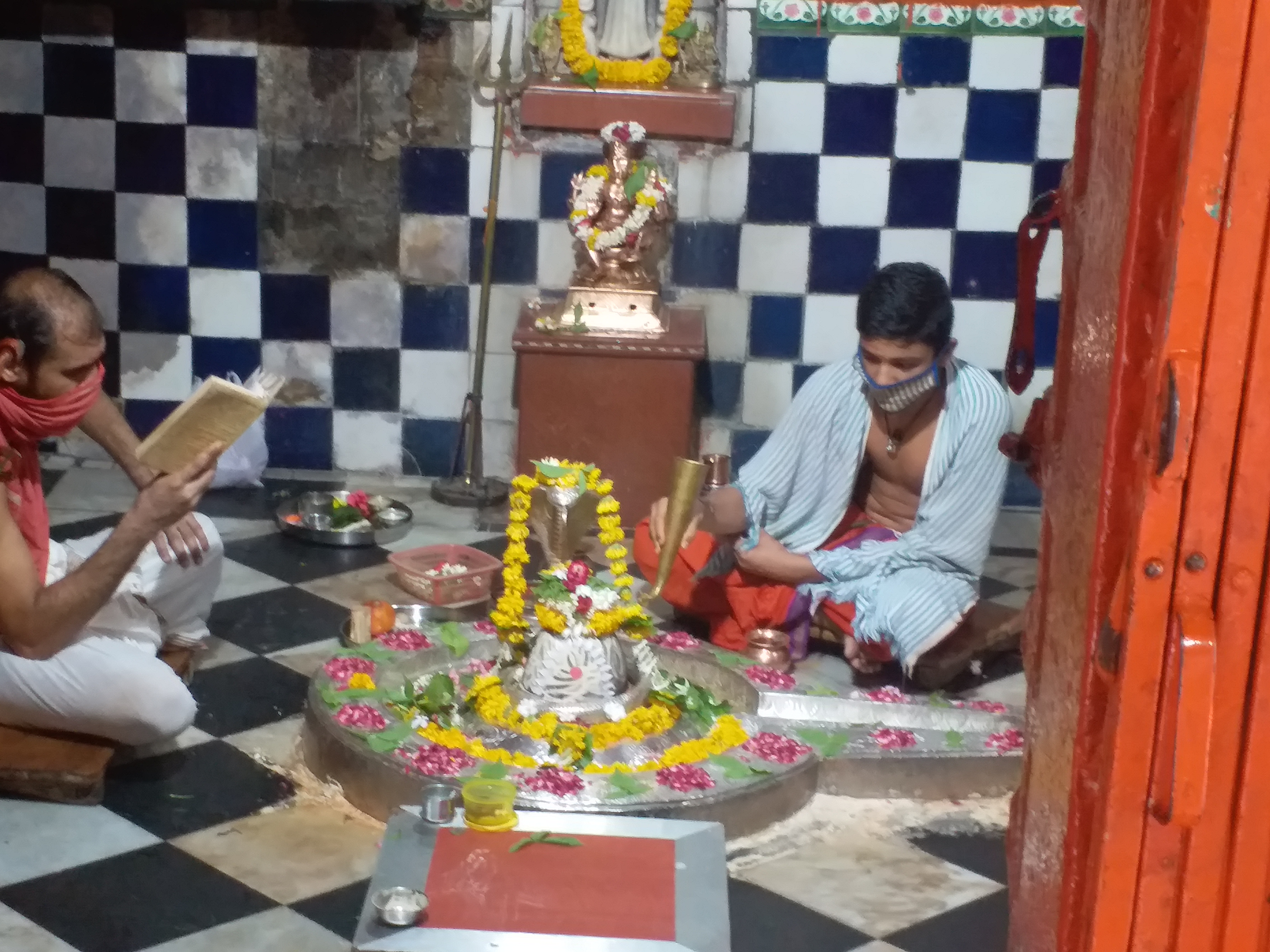 temple-are-open-in-maheshwar-khargone