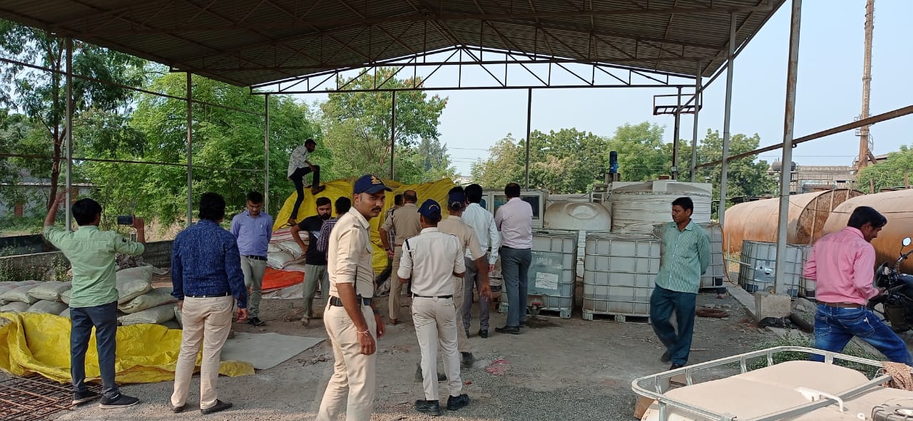 MP Khargone raided biodiesel petrol pump