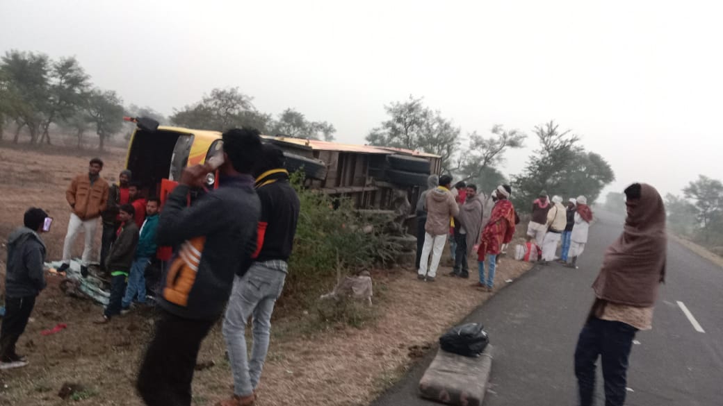 15 tribals injured in Khandwa road accident bus going to Tantya Mama Sacrifice Day program