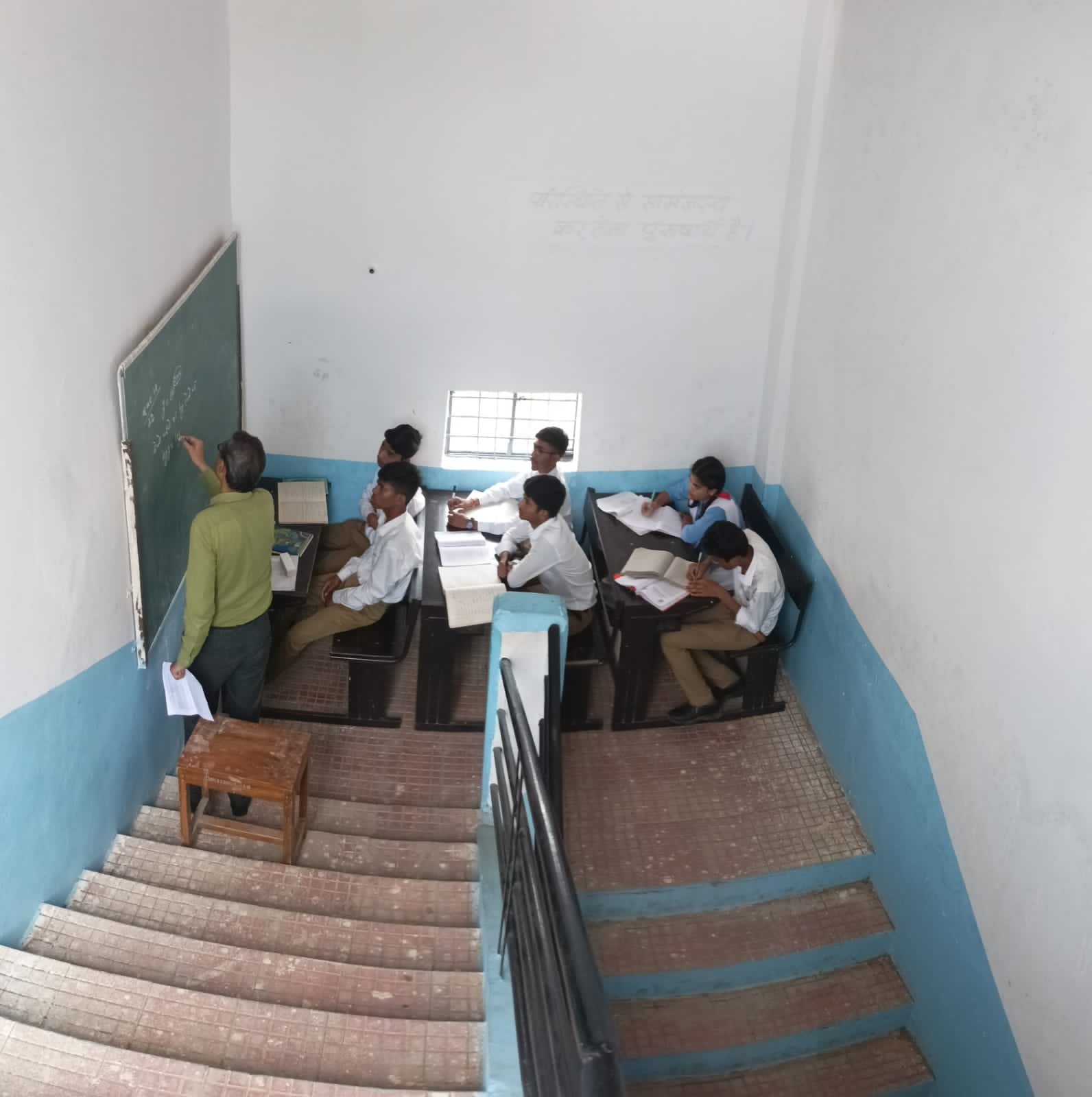 Khandwa CM Rise School Students studying between stairs