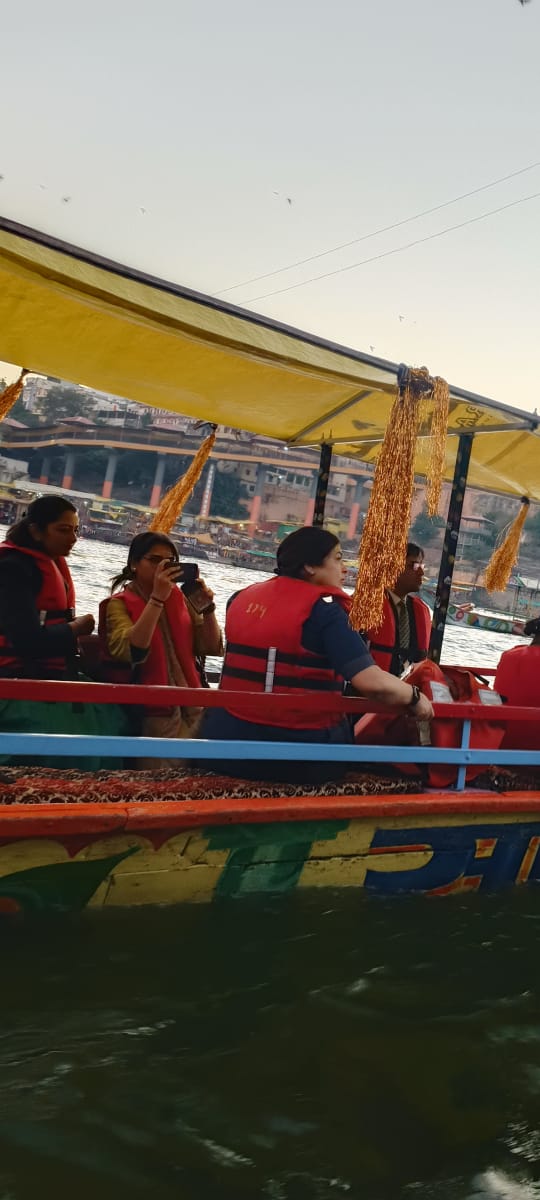 minister meenakshi lekhi arrives in omkareshwar