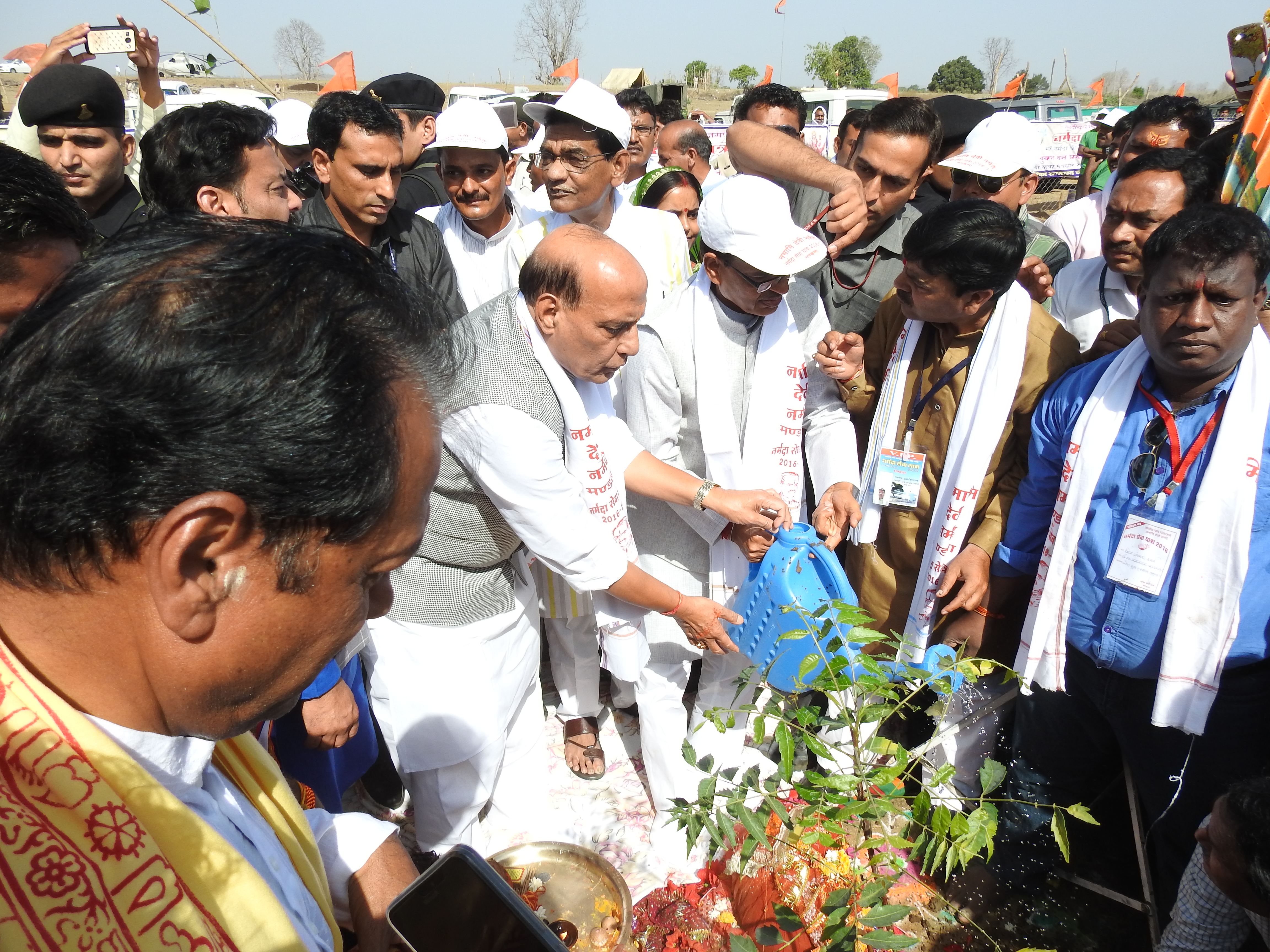 राजनाथ सिंह और सीएम शिवराज ने किया था पौधारोपण