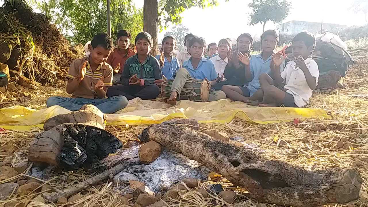 holi is celebrated dhangaon of mandla