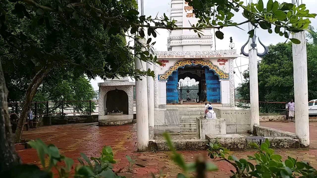 Mangleshwar shrine of Mandla