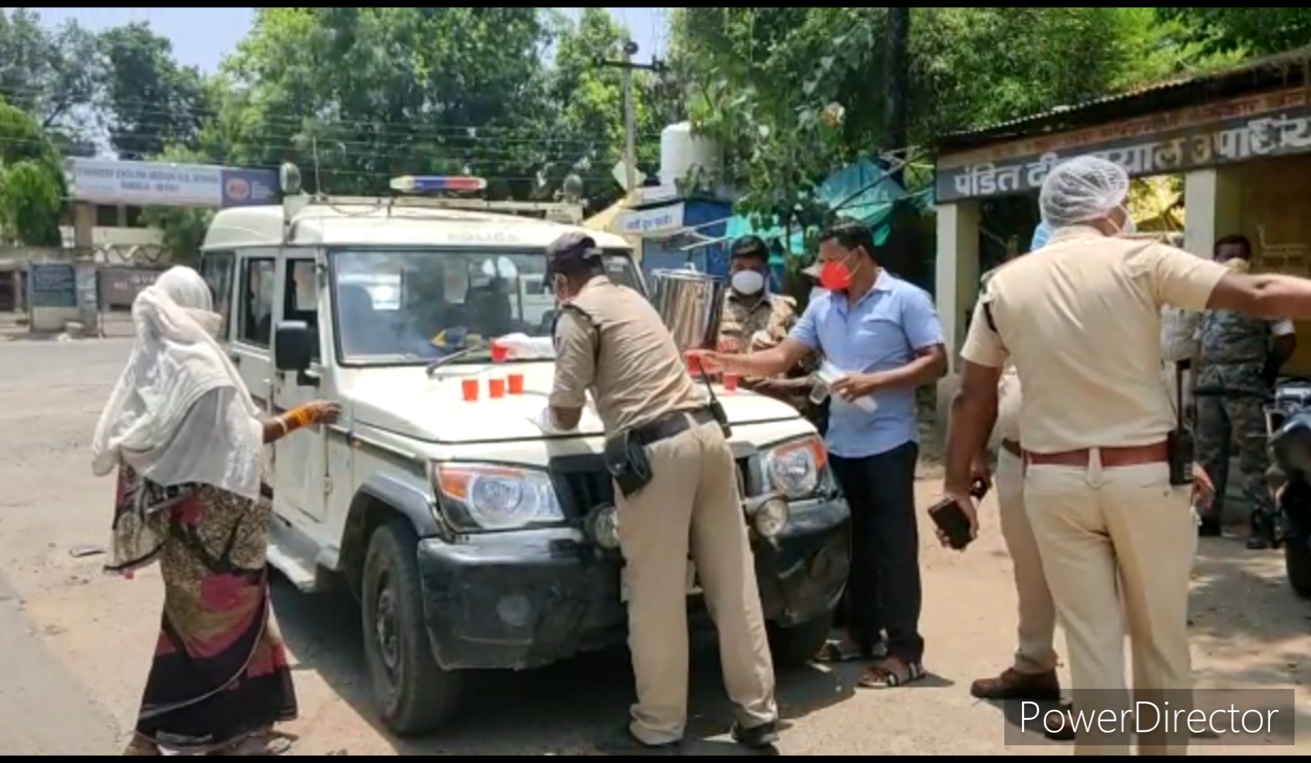 Police station incharge doing public service in epidemic