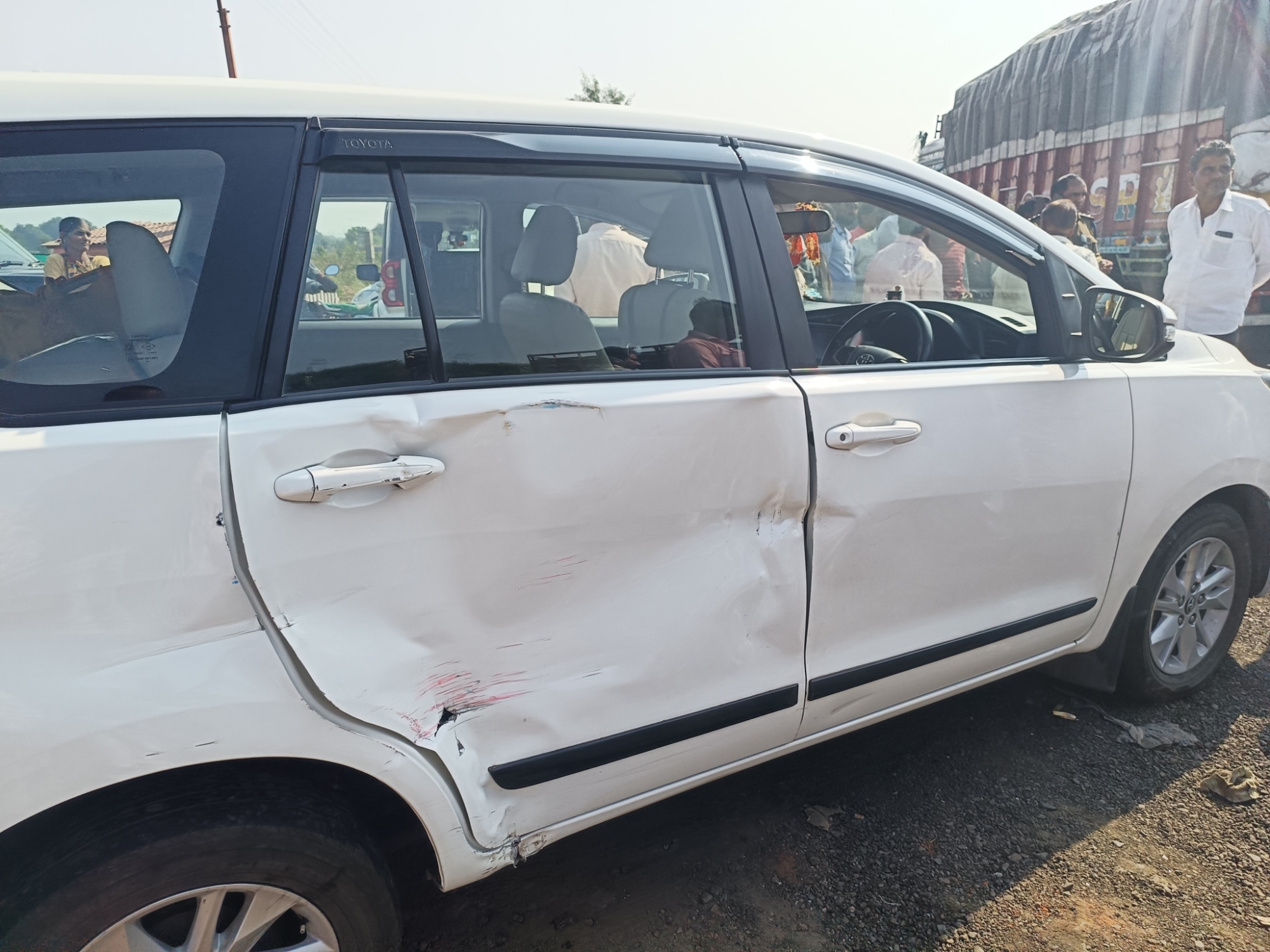 MLA Yashpal Singh Sisodia car narrowly escaped