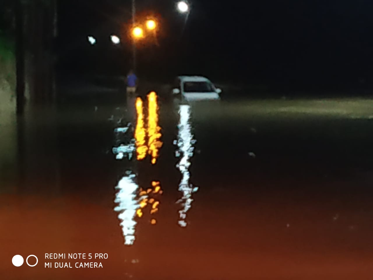 Car stuck on bridge near Pashupatinath temple