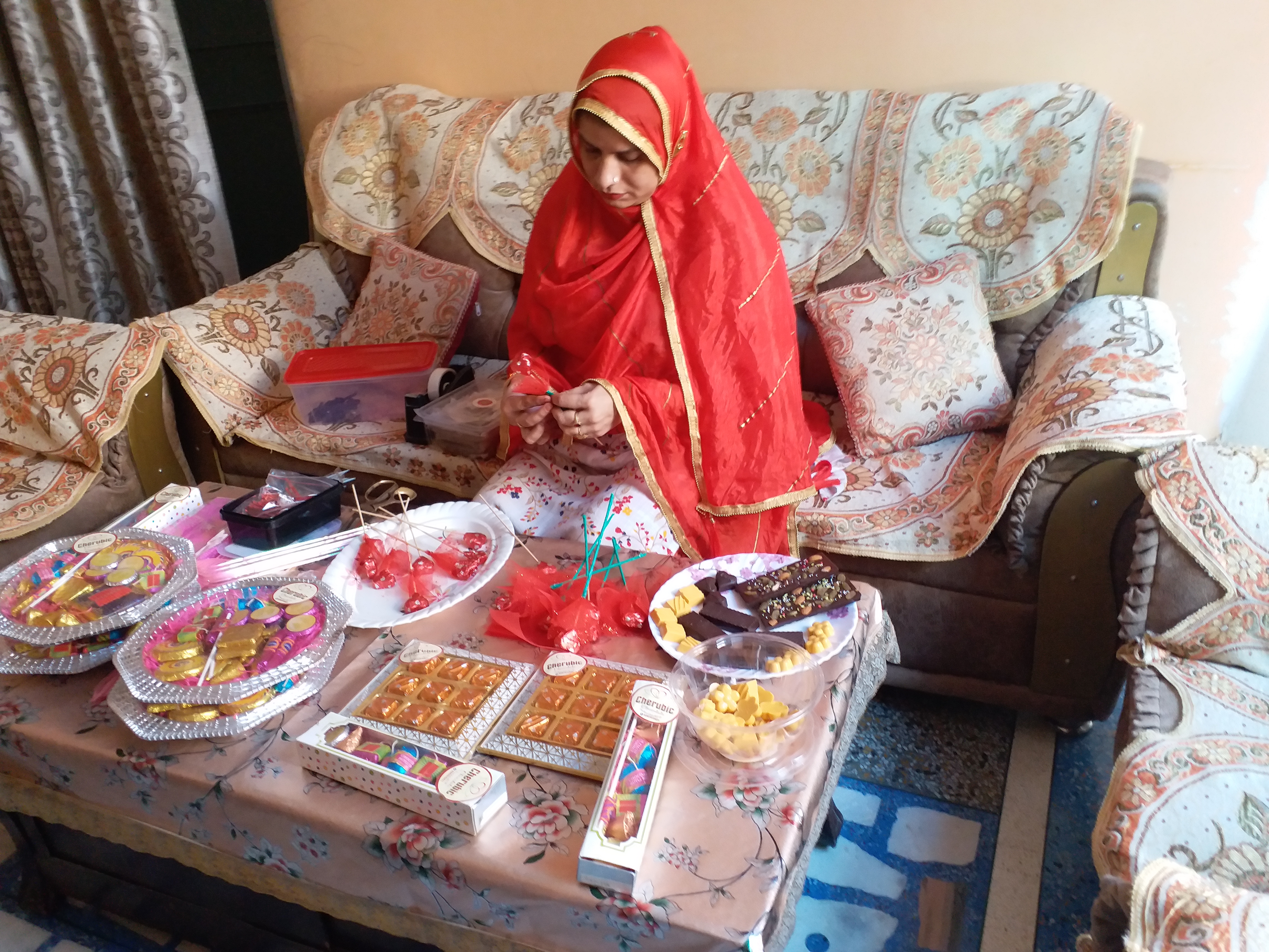 Farhana Khan of Morena made chocolate crackers for Diwali