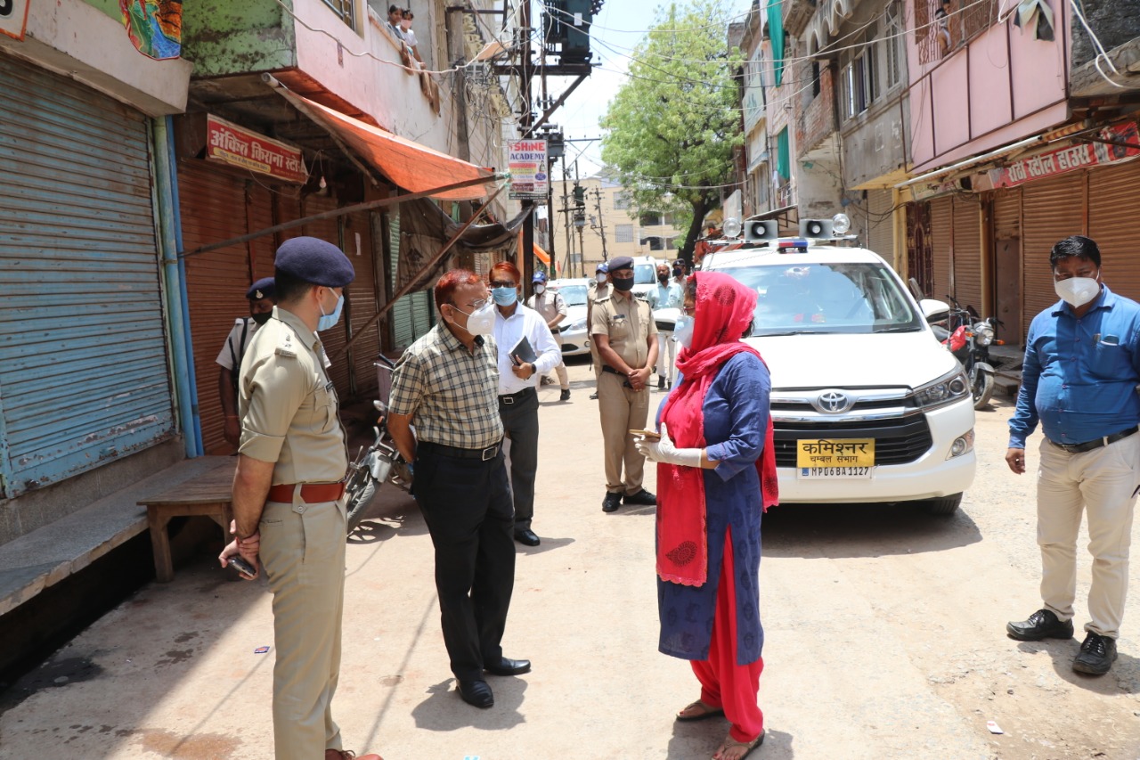 Collector and Superintendent of Police including commissioner inspected the containment zone