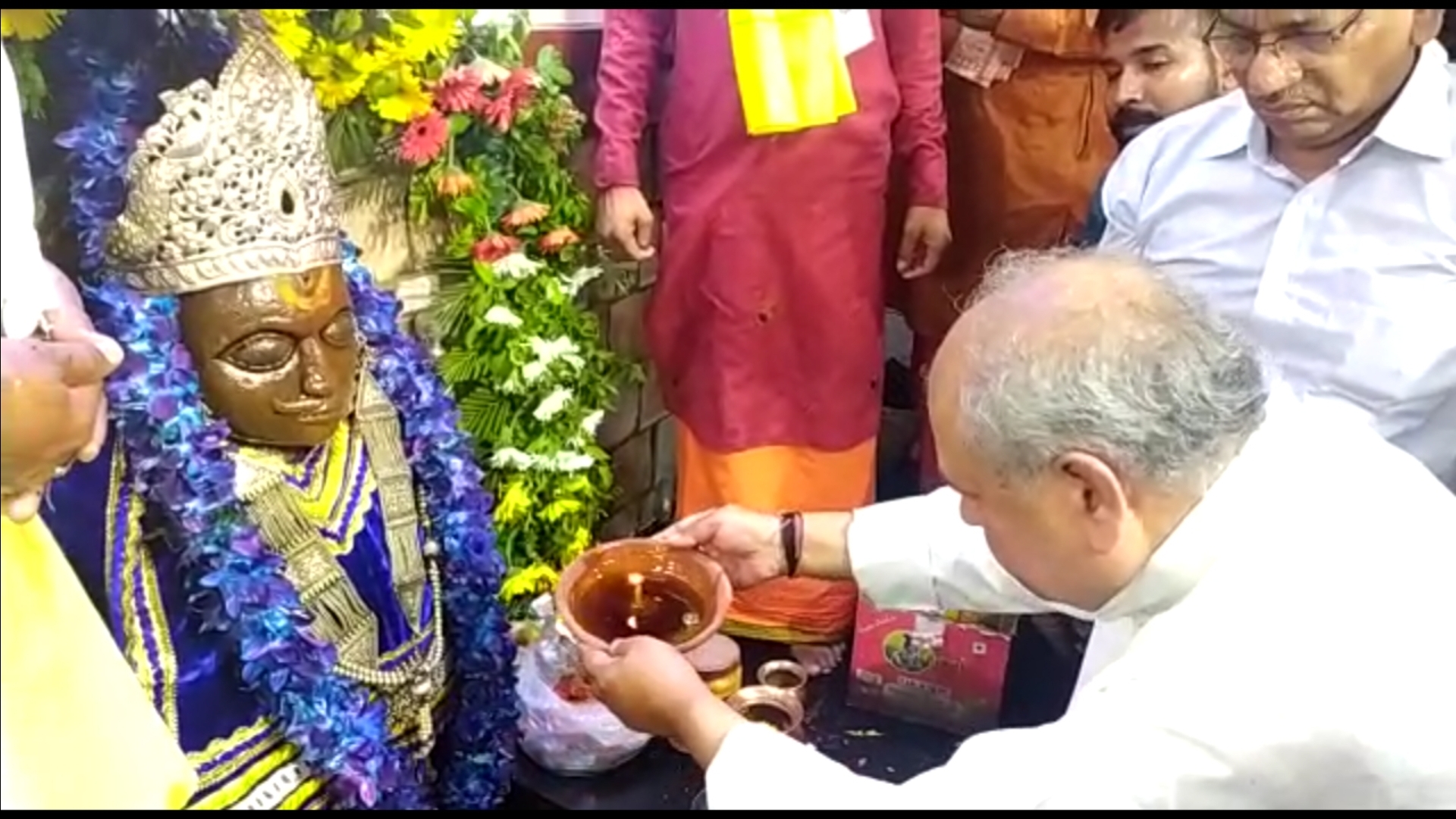 Shanishchari amavasya 2022 Union Minister Narendra Singh Tomar worshiped Shani Dev