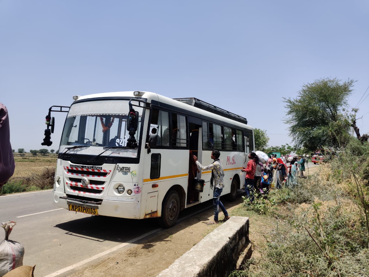 Continuation of Chambal division workers' arrival at home in morena