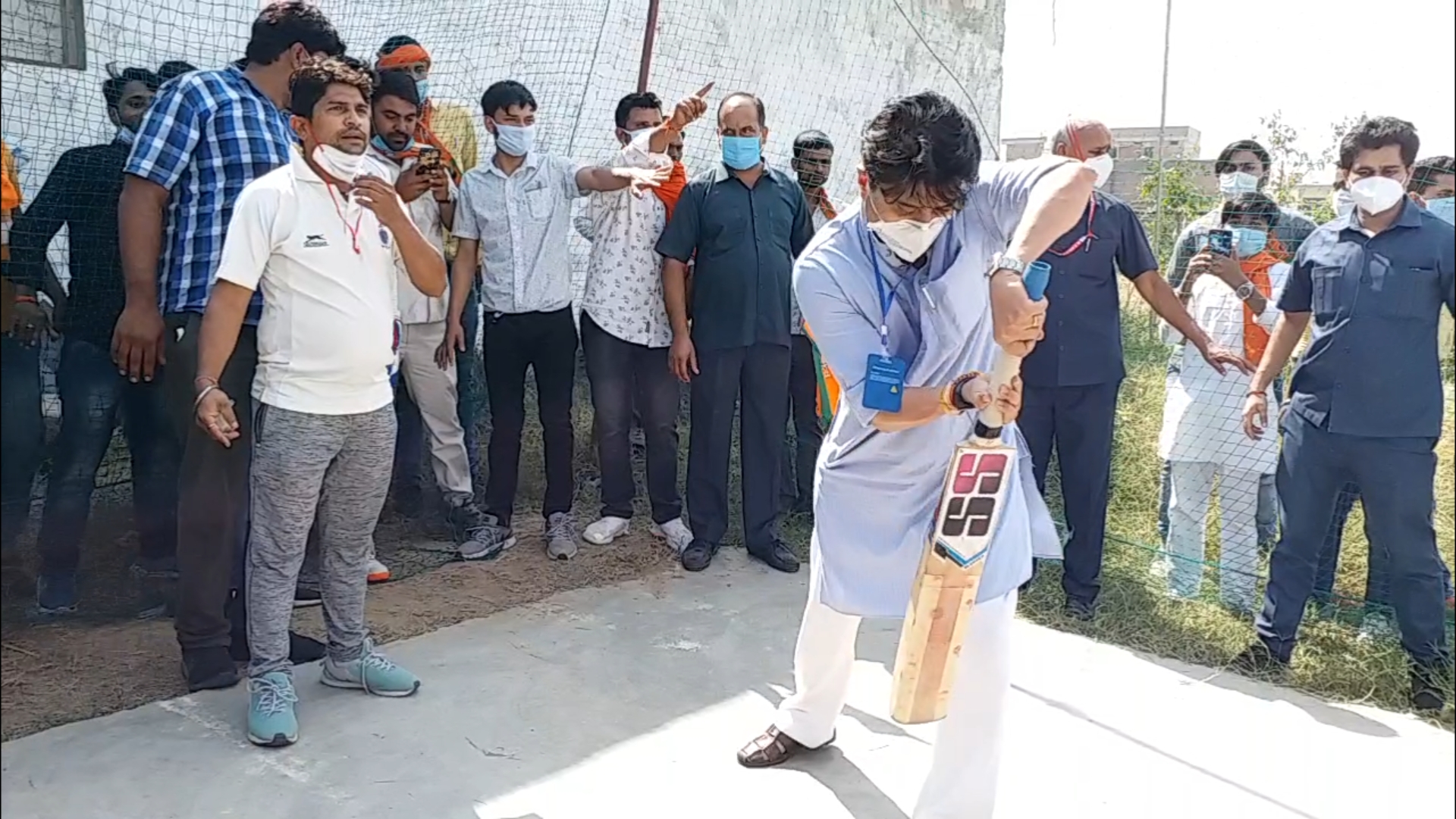 Scindia plays cricket in Morena