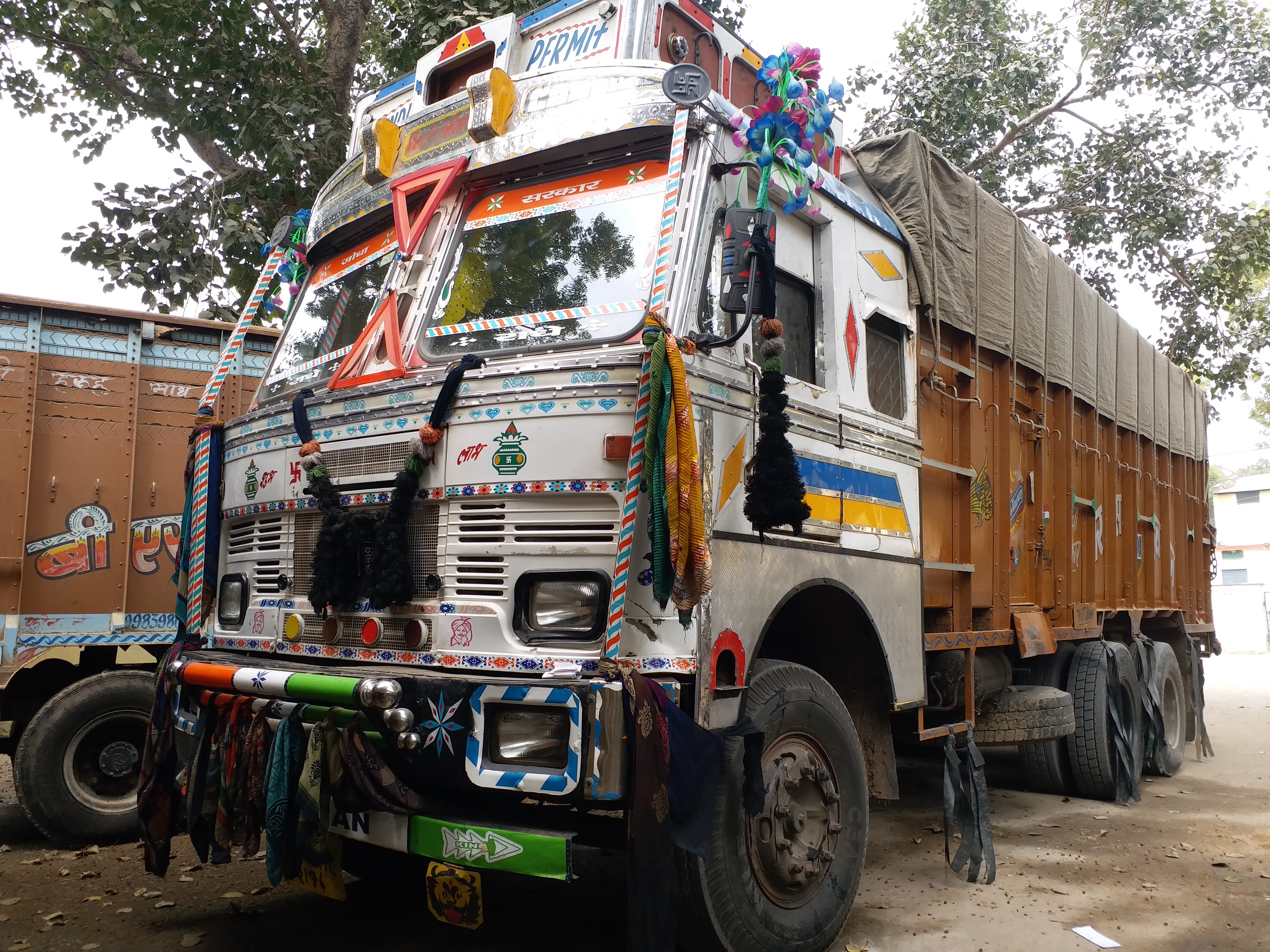 Truck transporting illegal sand was seized.