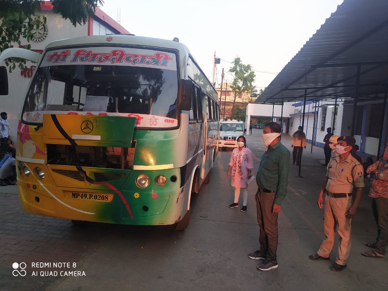 Administration sent injured laborers to their district  in NarsinghpurAdministration sent injured laborers to their district  in Narsinghpur