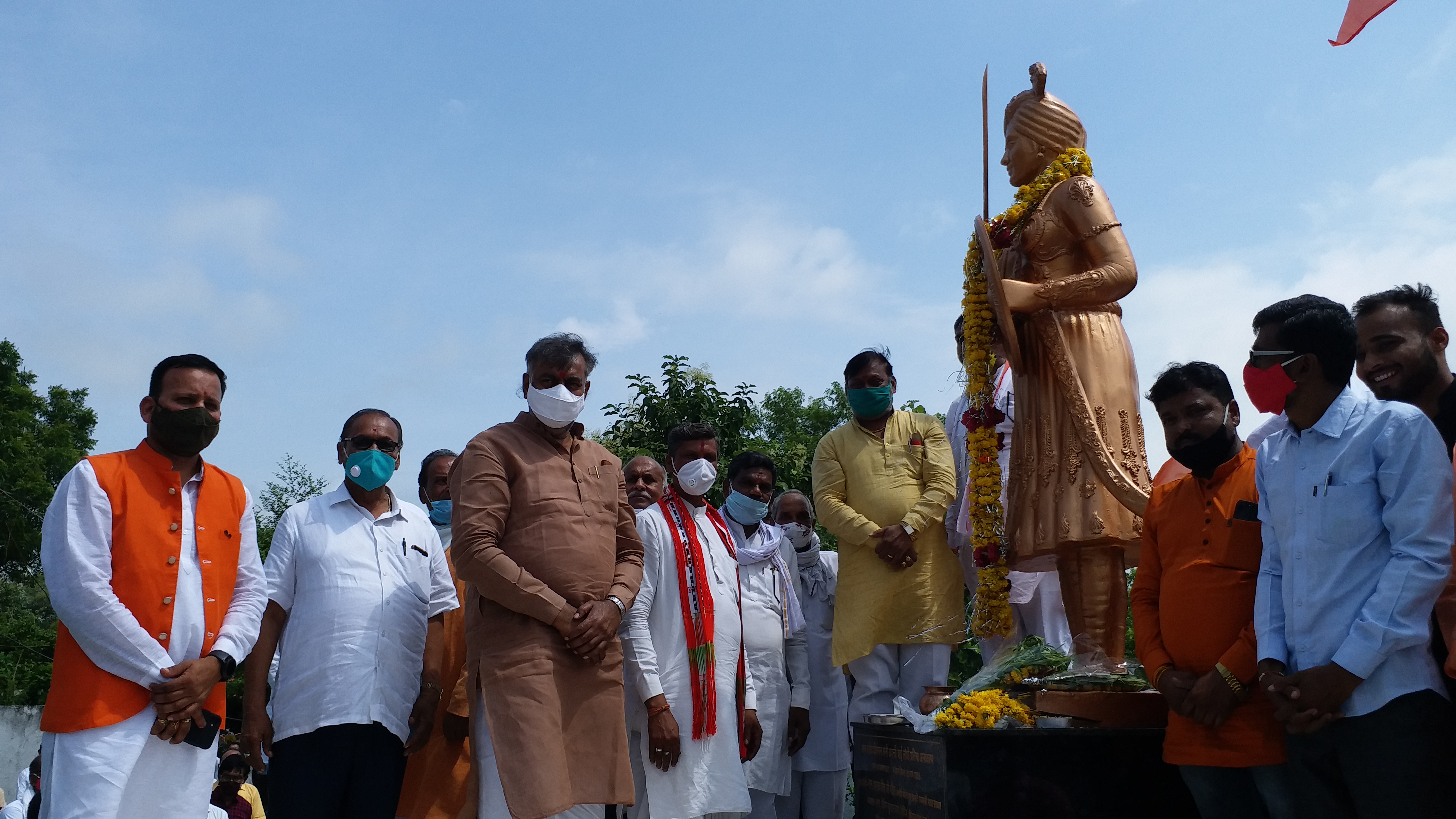 raniueen Avanti Bai's statue unveiled