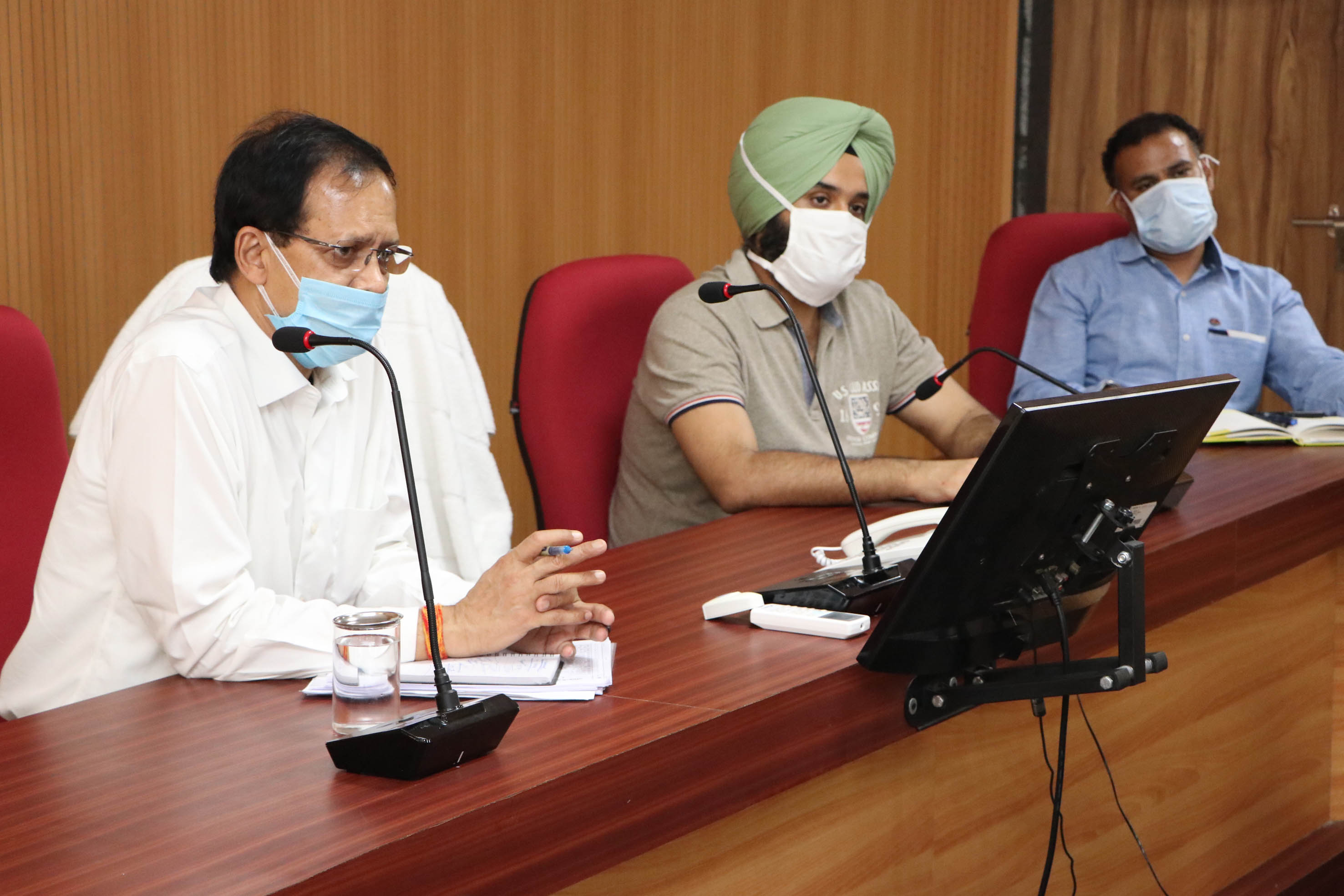 Government staff will also be fined for not applying masks