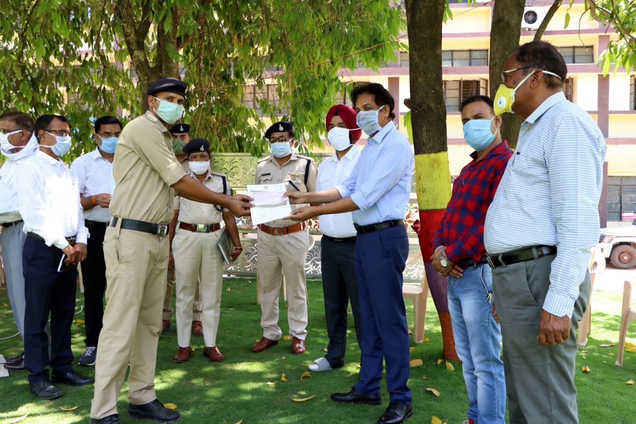 The team that caught the absconding accused of Rasuka was rewarded