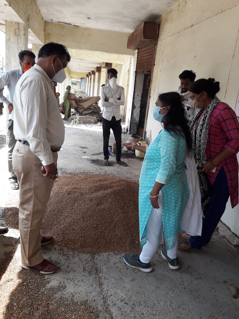 Administration Officials inspected gram, lentil procurement centers of narsinghpur