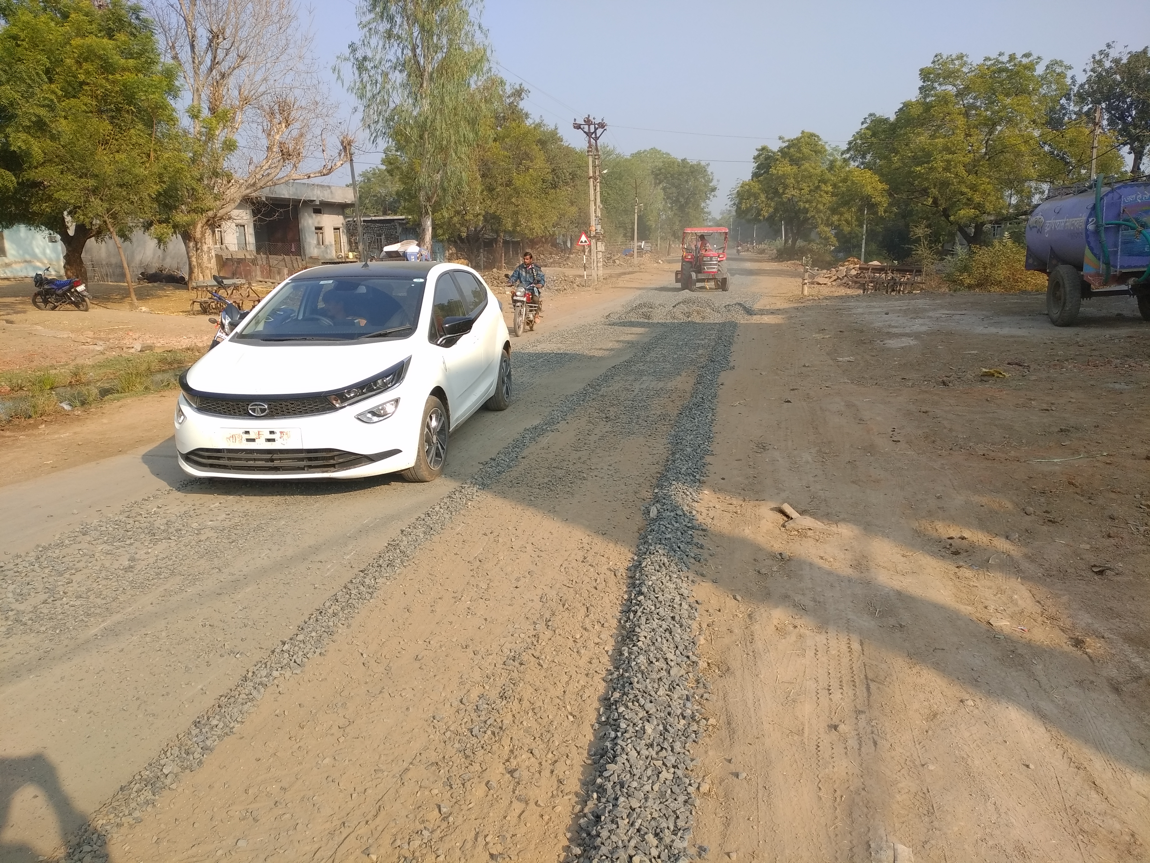 Dumper with illegal ballast ran from Mineral Department team