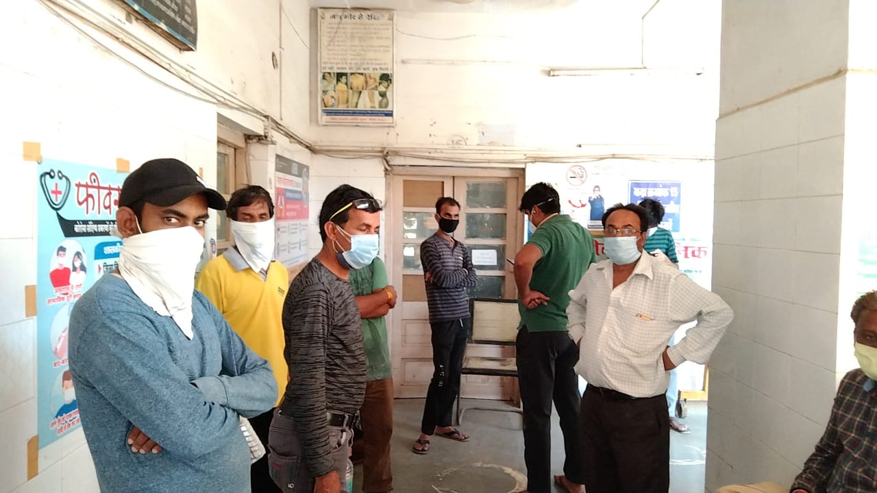 patients suffering from mismanagement in  neemuch district hospital