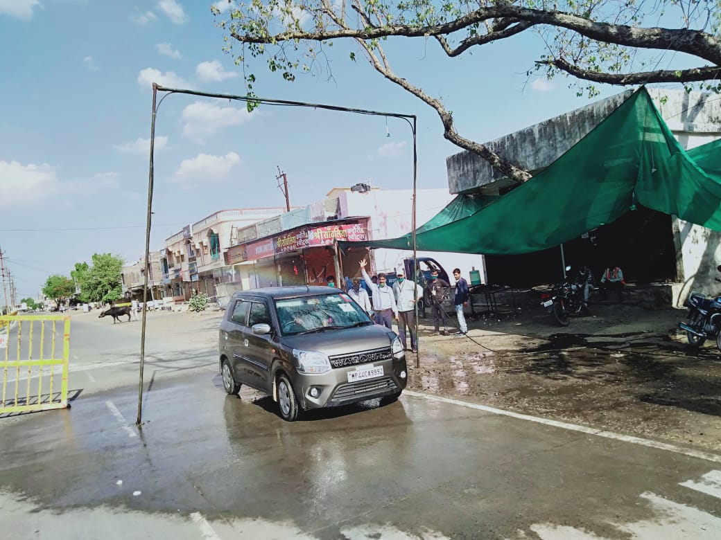 Spray sanitizer applied for vehicles coming from outside