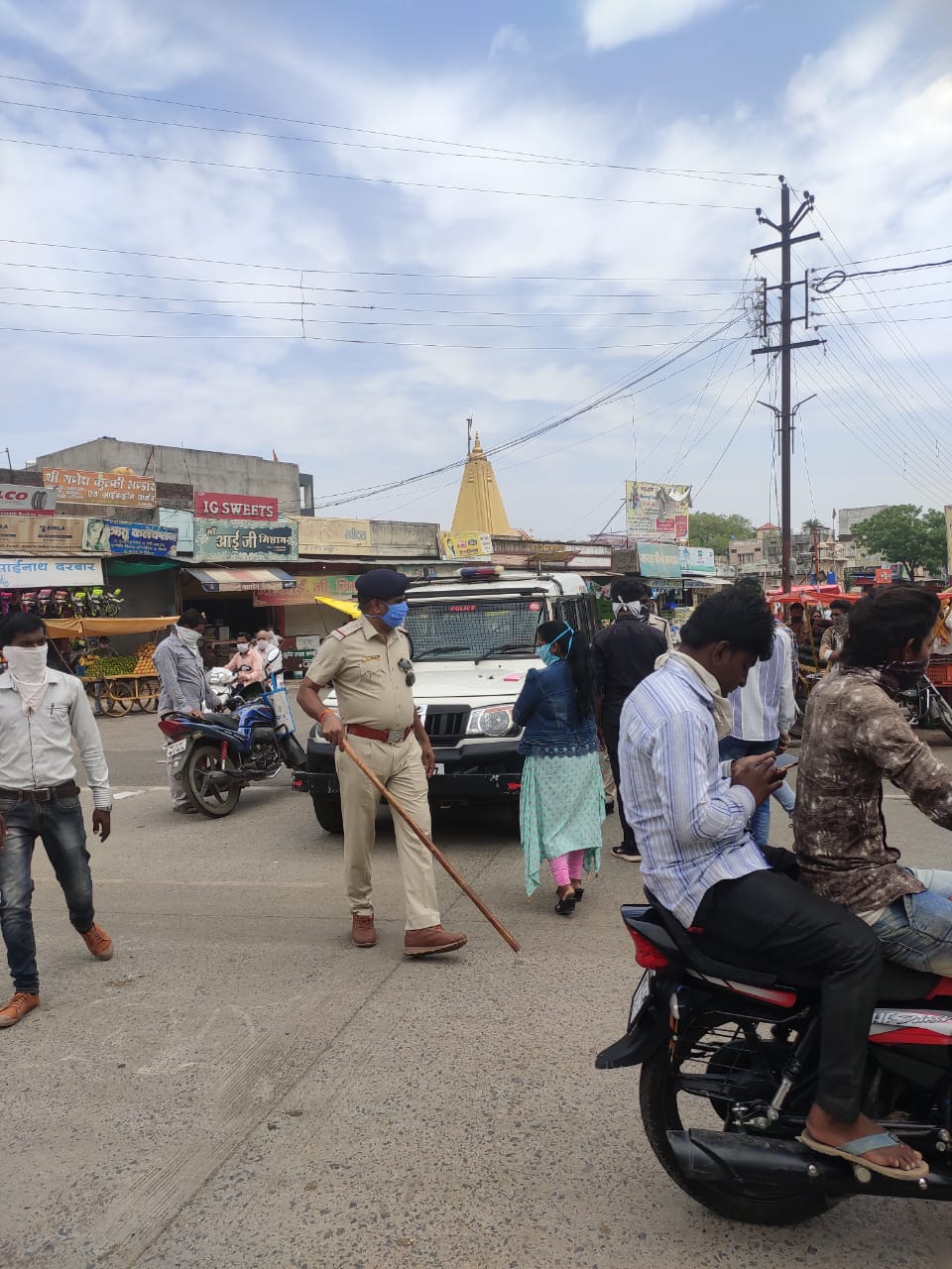 administration fined against those who were roaming outside without mask in neemuch