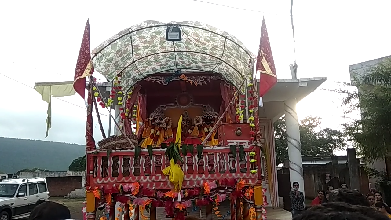 Jagdish Swami's Rath Yatra in Powai Nagar with social distancing