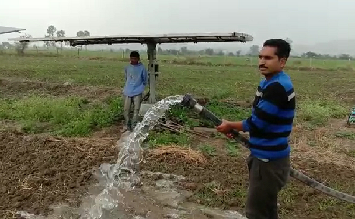 Farmers doing solar pump irrigation