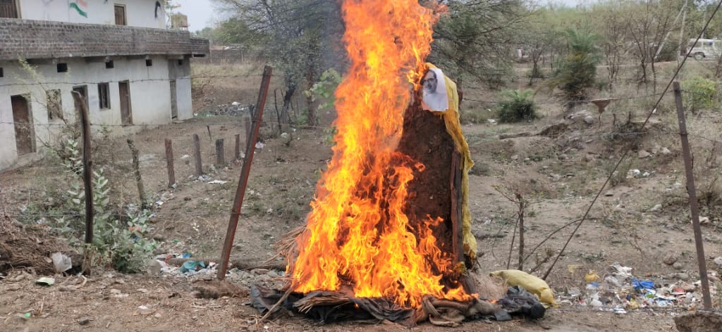 farmers burnt CM's effigy in Rajgarh