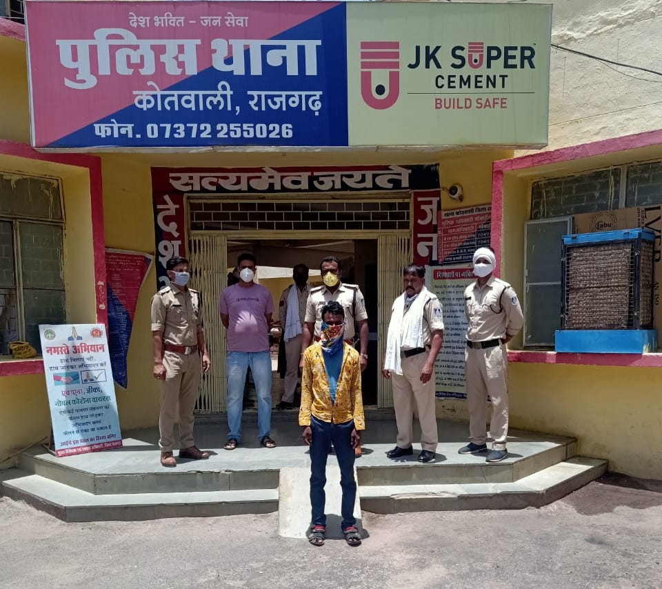 Rajgarh police arrested two accused of the robbery who were absconding for 1 year