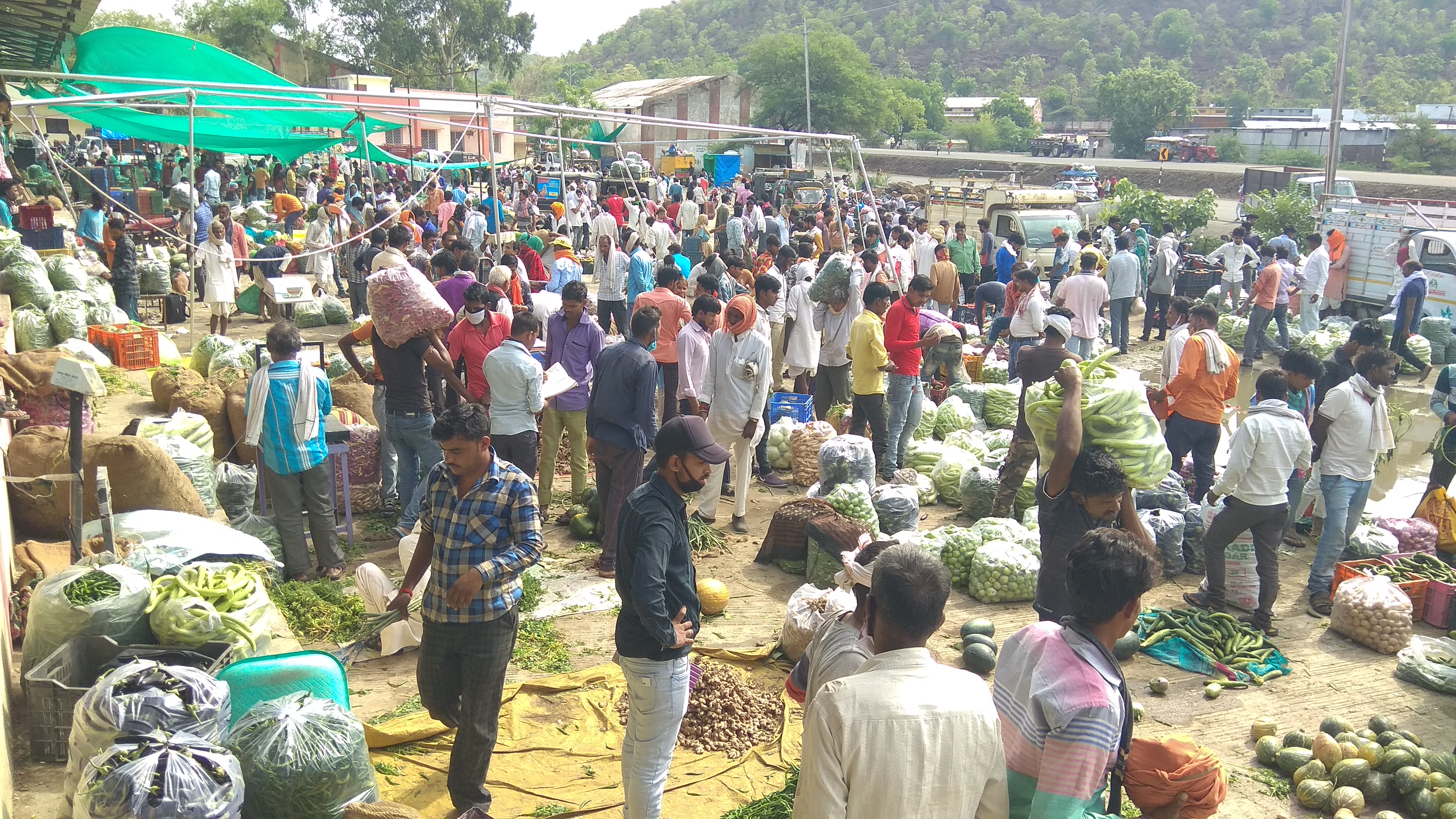 people gathered together in vegetable wholesale market in narsingarh of rajgarh