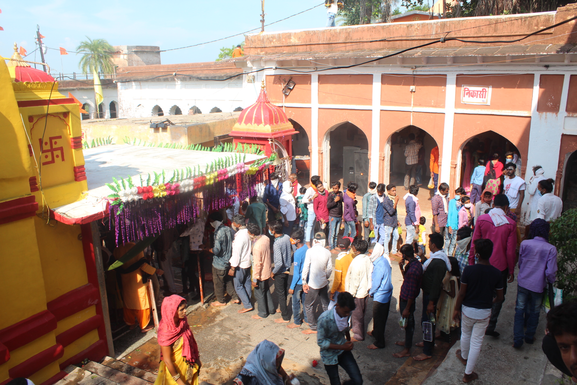 Devotees hanged on Baba Baijnath Mahadev temple on fourth Monday