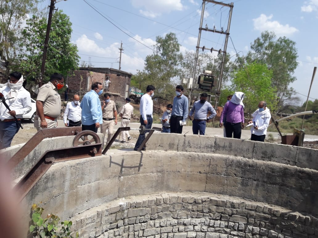 rajgarh collector inspect drinking water system in kunwar of rajgarh