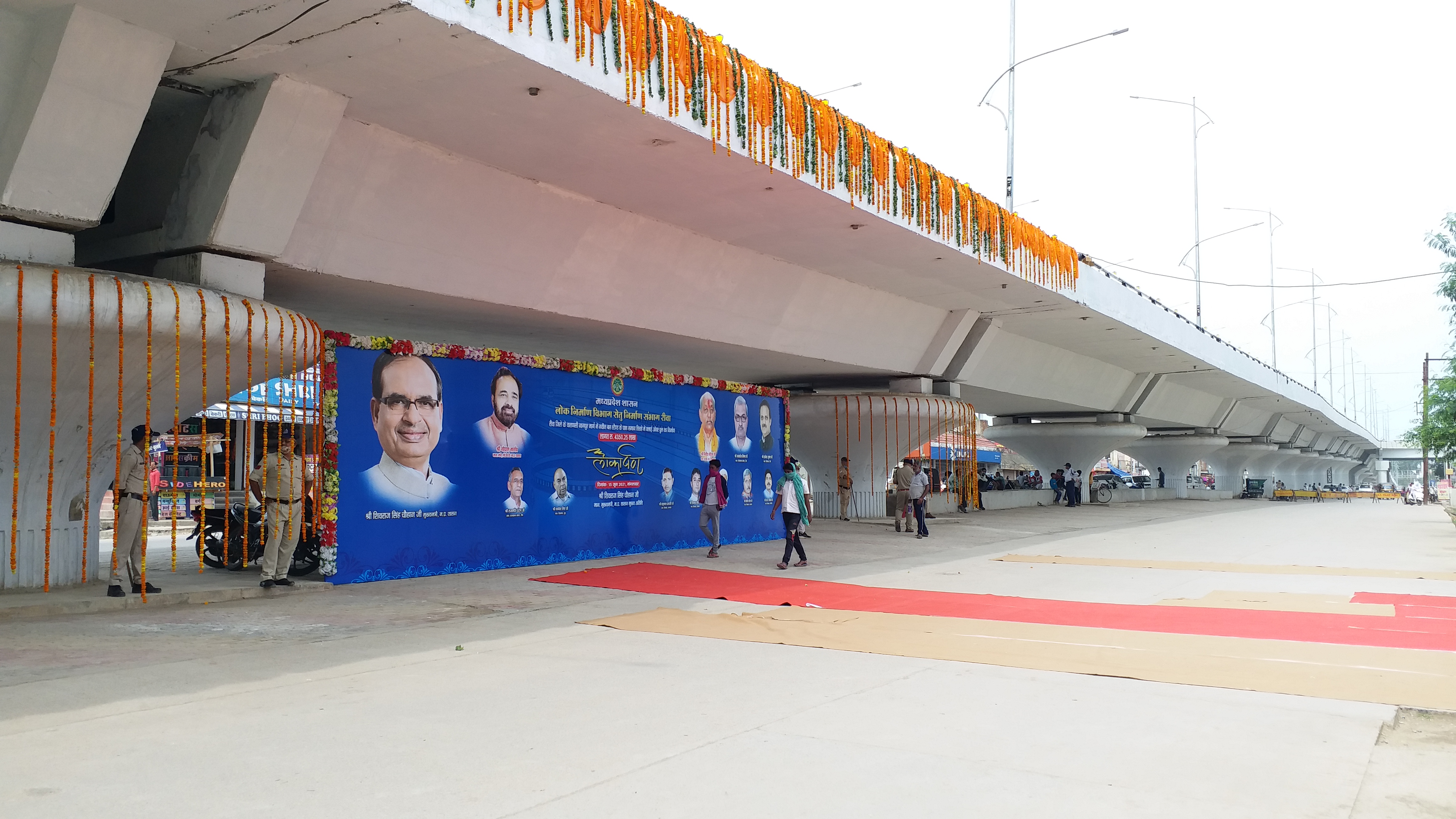 Three lane flyover