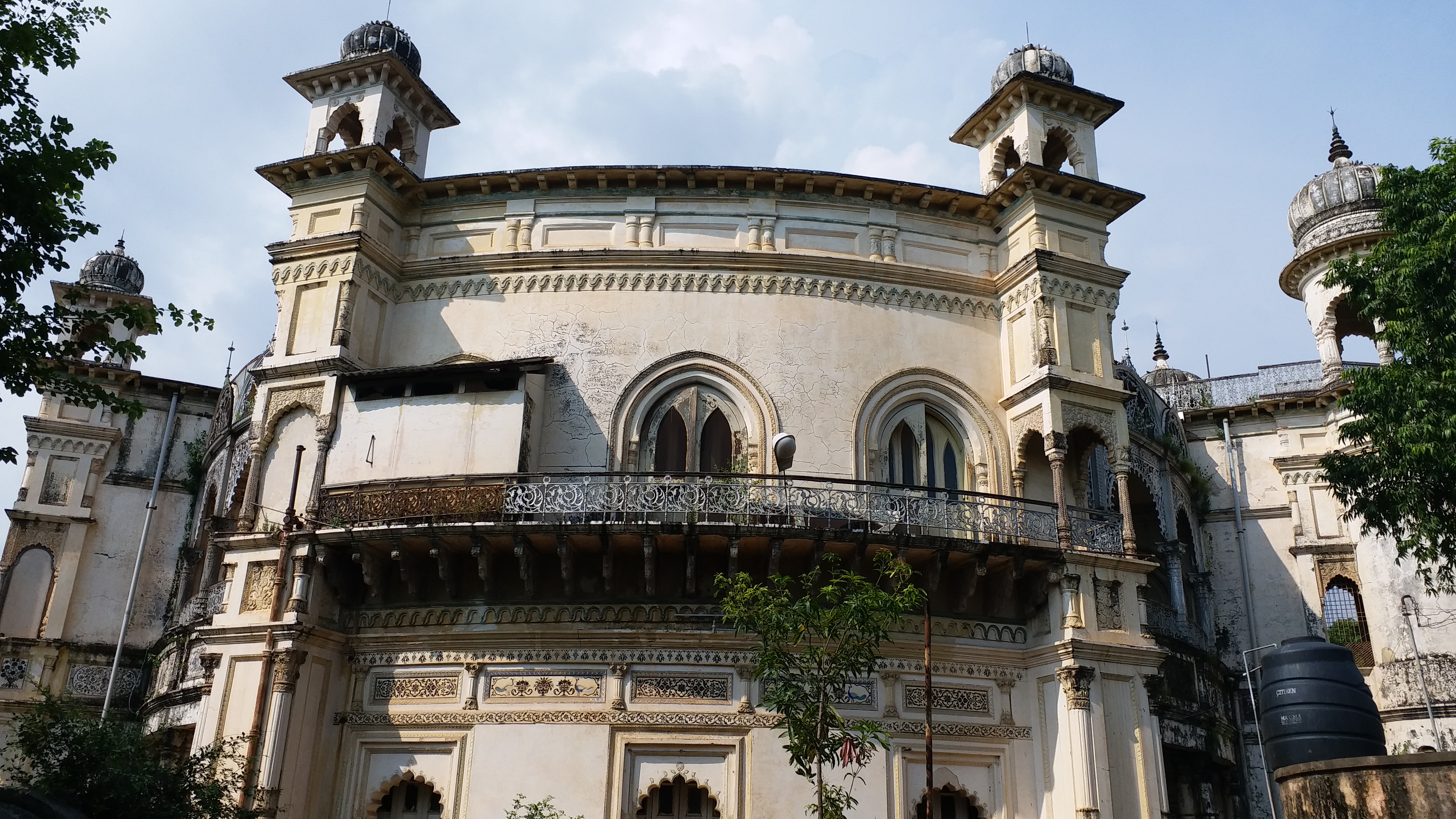 story of Venkat Bhawan was built by Maharaja Venkat Raman Singh in rewa