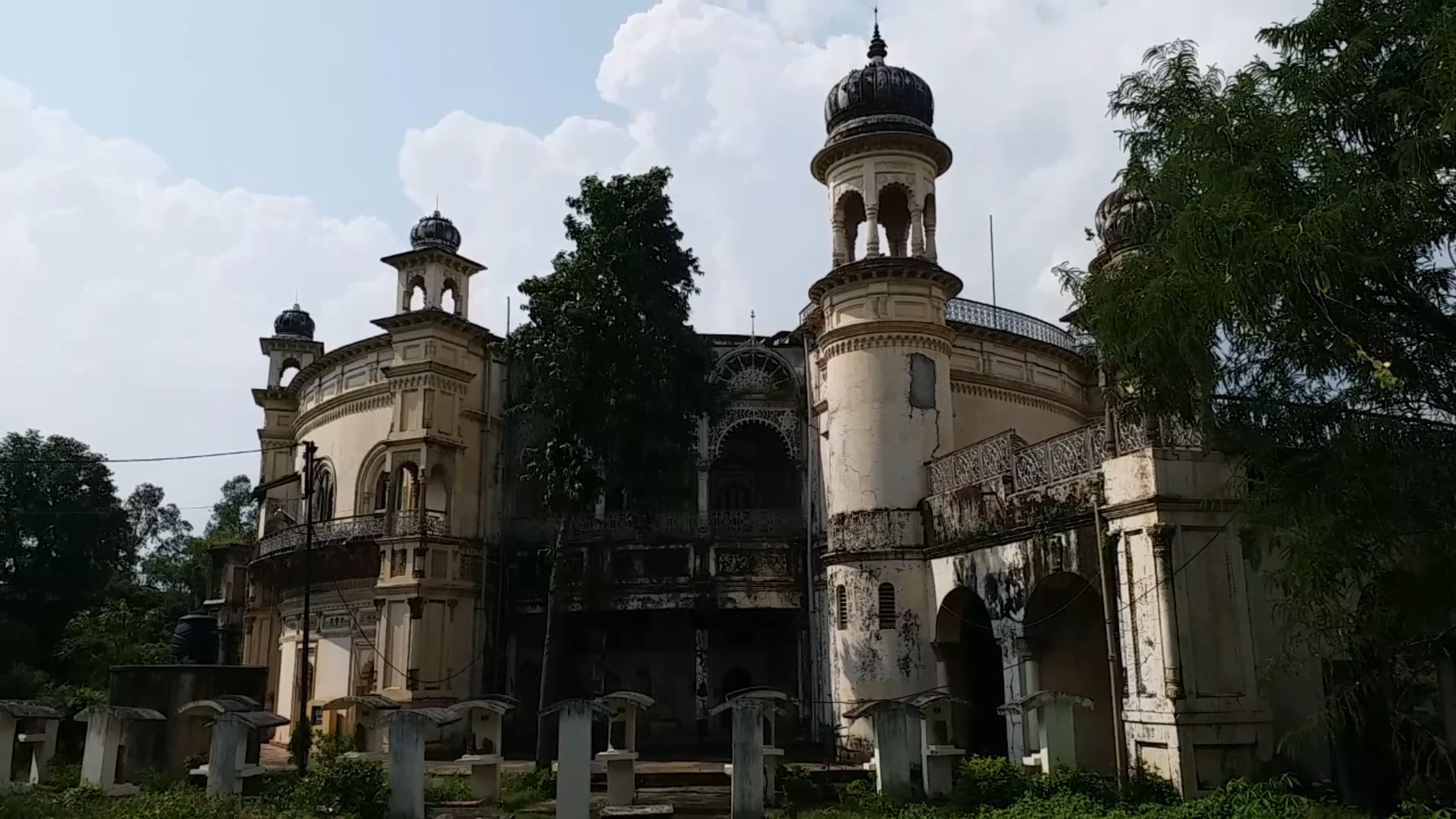 story of Venkat Bhawan was built by Maharaja Venkat Raman Singh in rewa