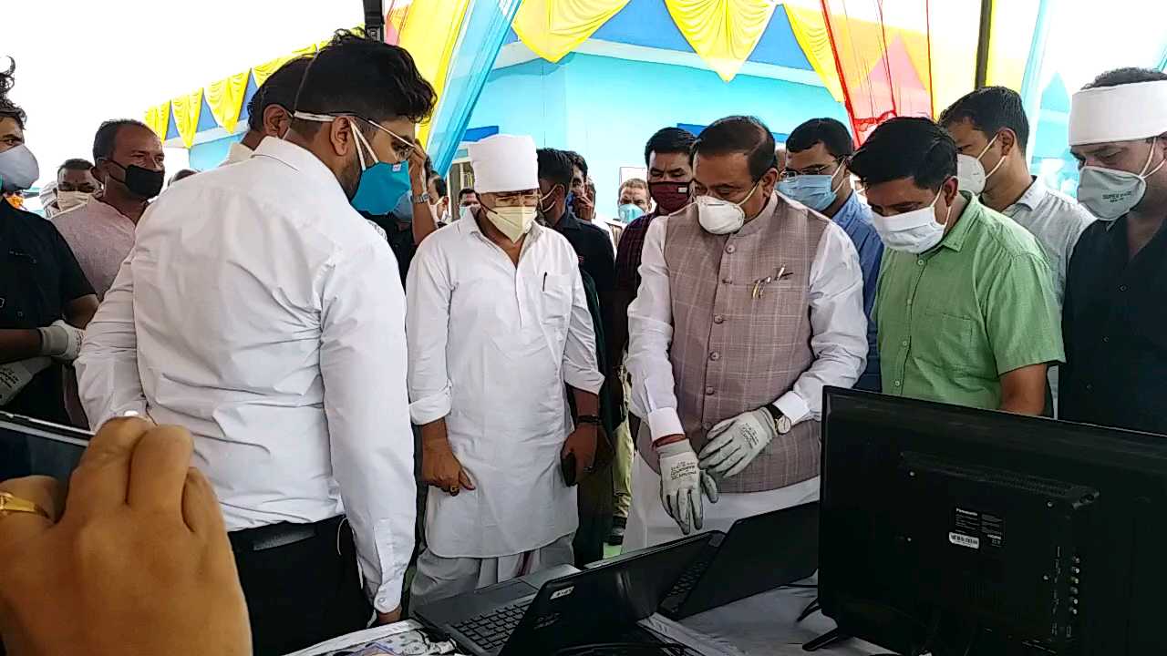 Minister Bhupendra Singh launching the waste management plant