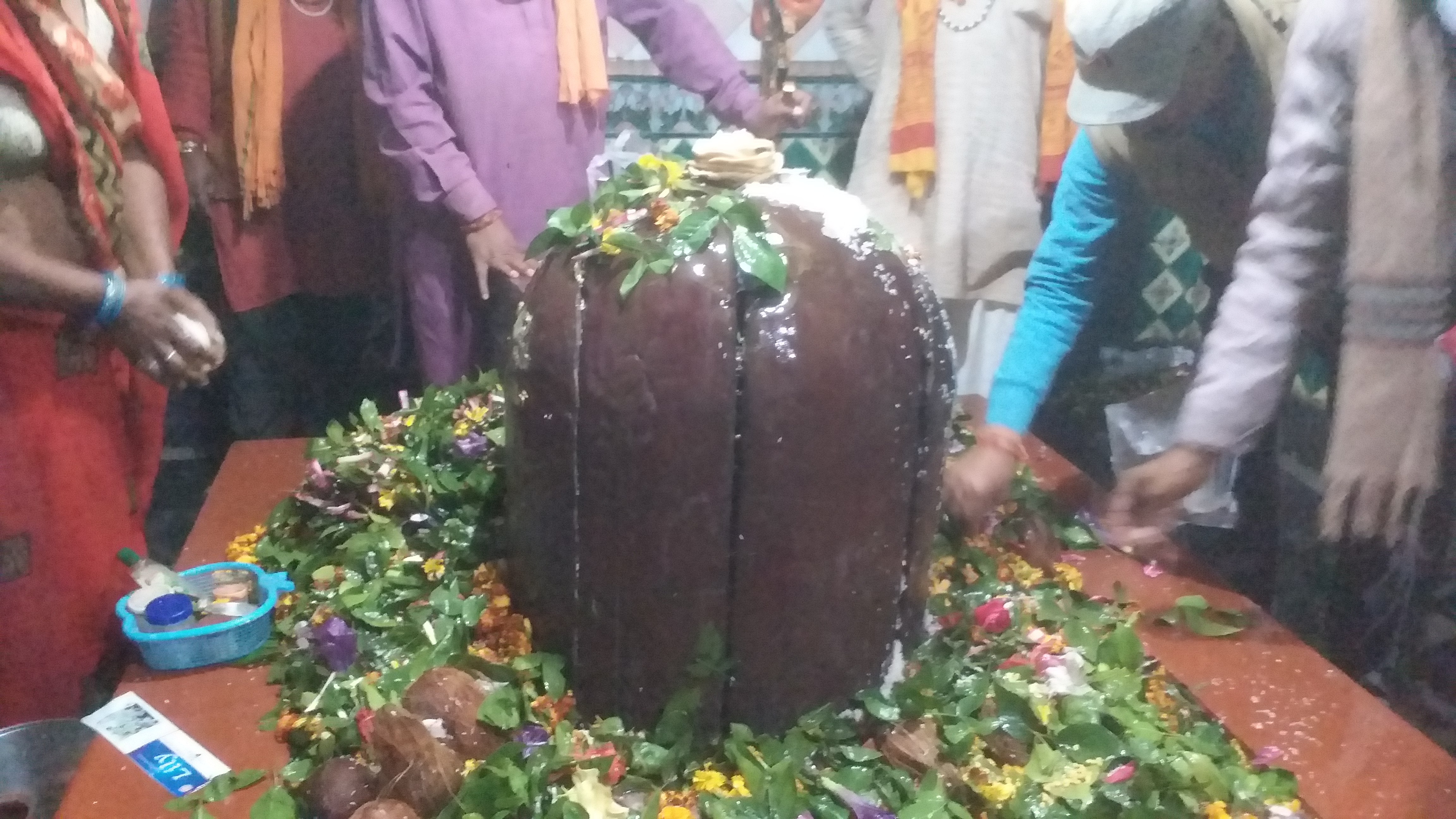 Divided Shivling is worshiped in Gavinath Dham