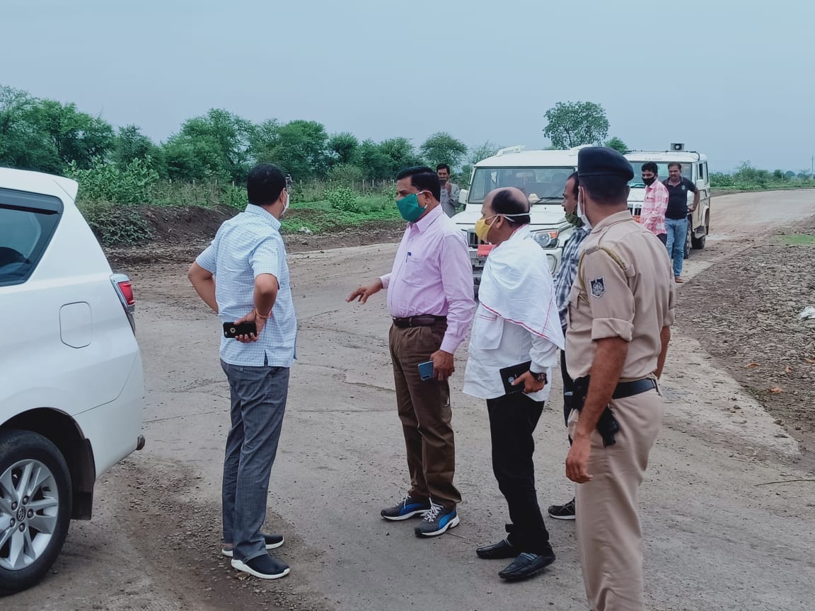 Collector visited areas which gets affected by flood in Sehore