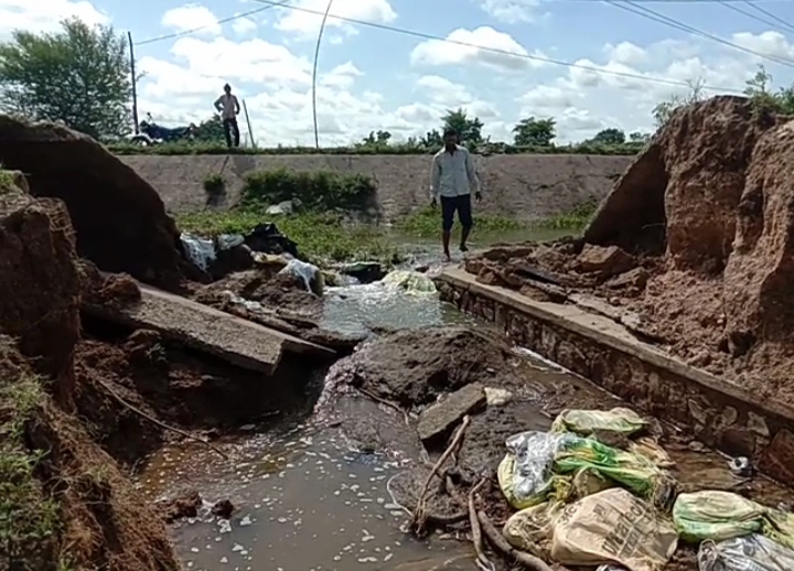 Canal broke in Tikamgarh MP