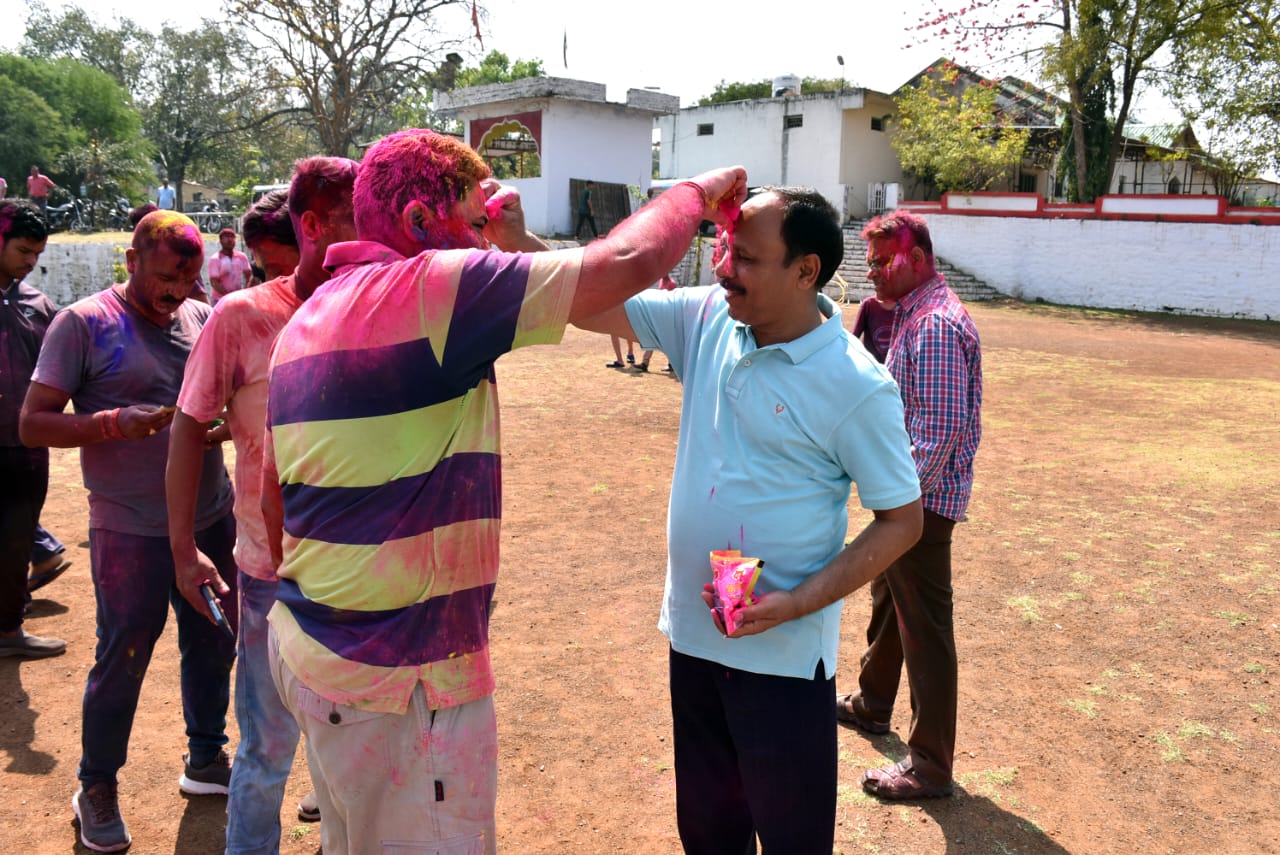 sagar police Holi celebration