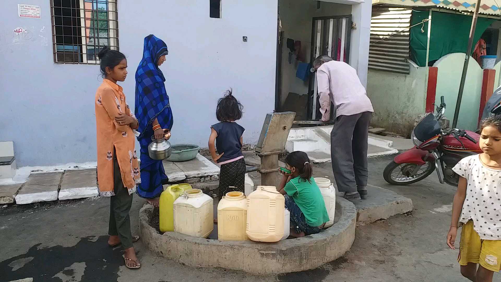 Heavy water crisis in sagar city