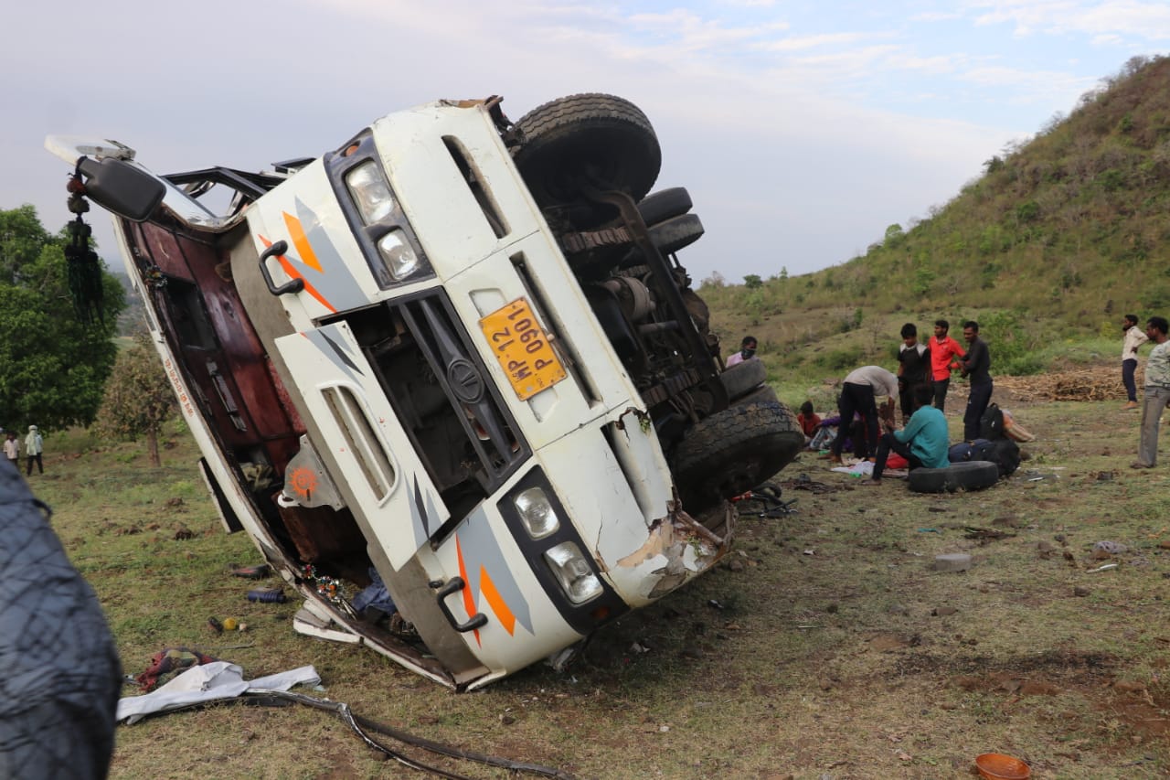 Worker's bus overturned in Shahdol