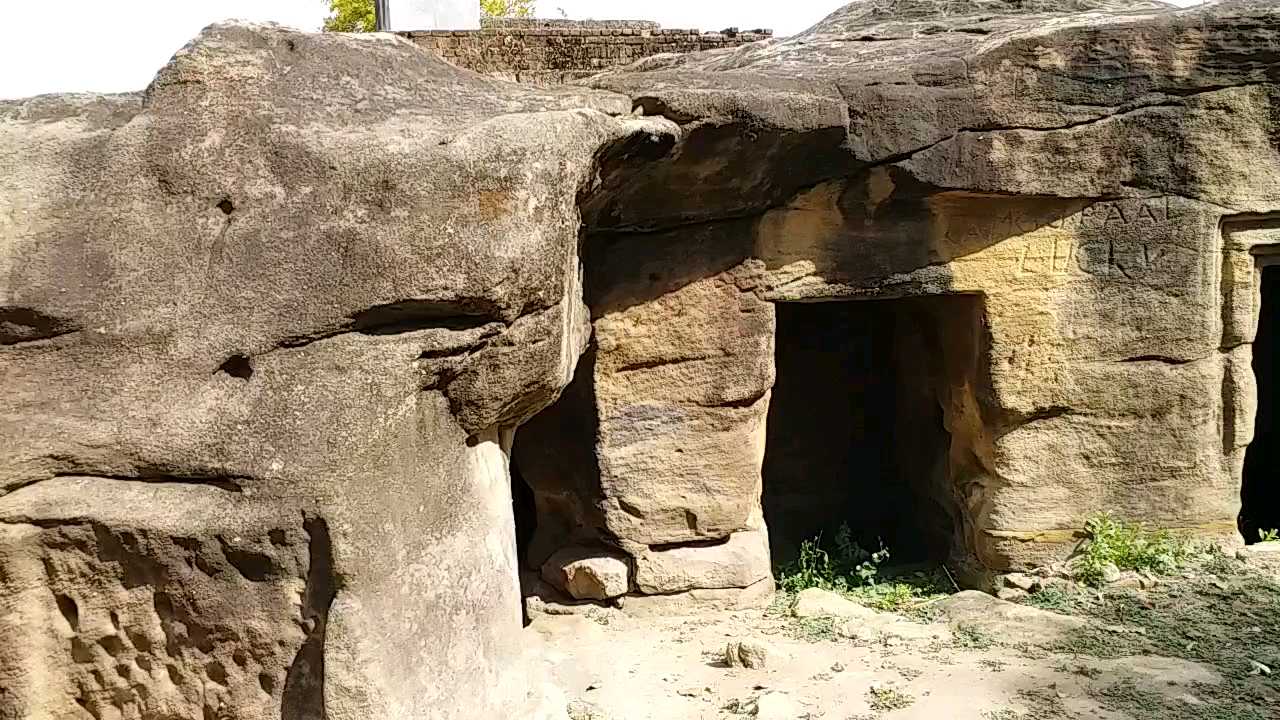 lakhwariya caves