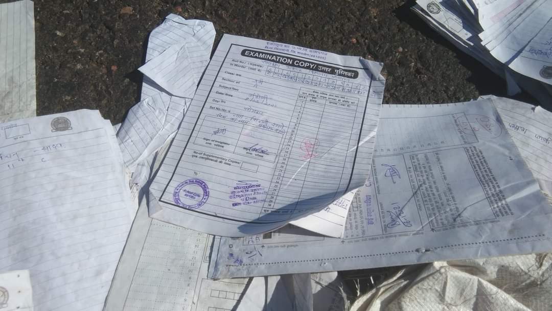 xShivpuri MP Board examination answer Sheets found lying on the highway