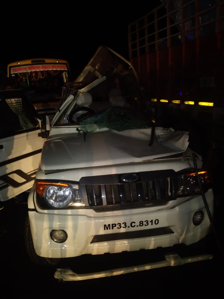 Shivpuri road accident 3 died and several injured
