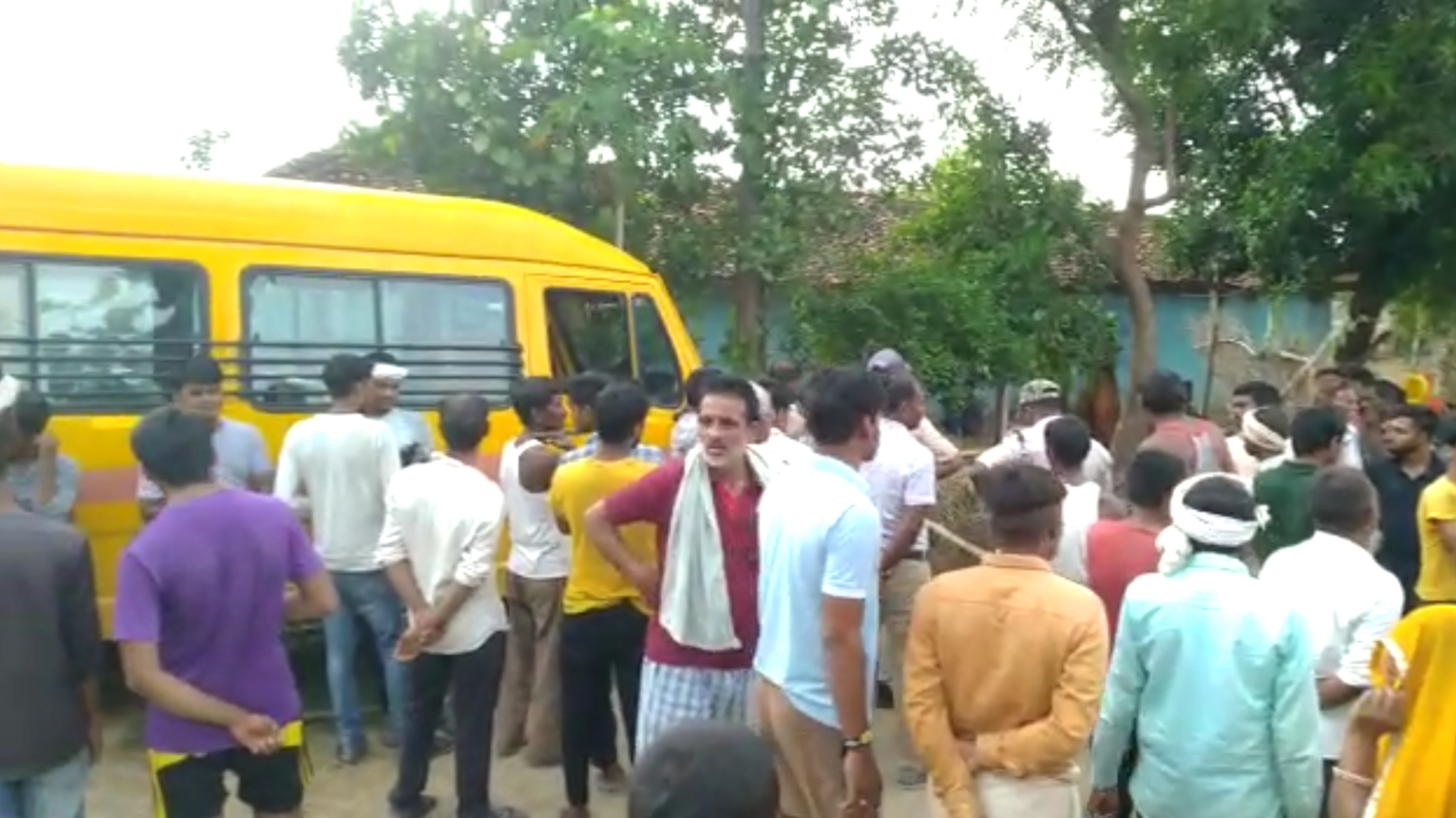school bus trampled woman and innocent girl in Sidhi