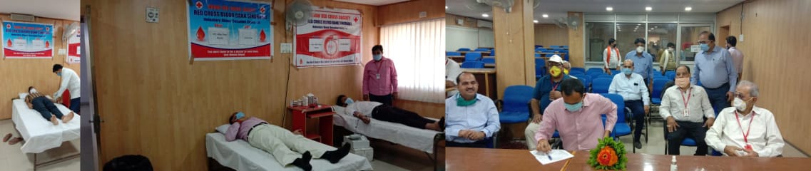 Singrauli Collector inaugurated the camp by donating blood