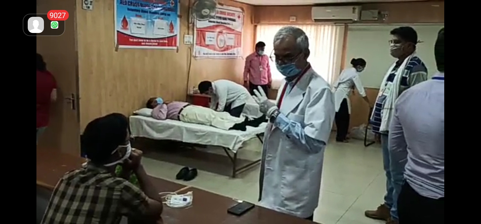 Singrauli Collector inaugurated the camp by donating blood