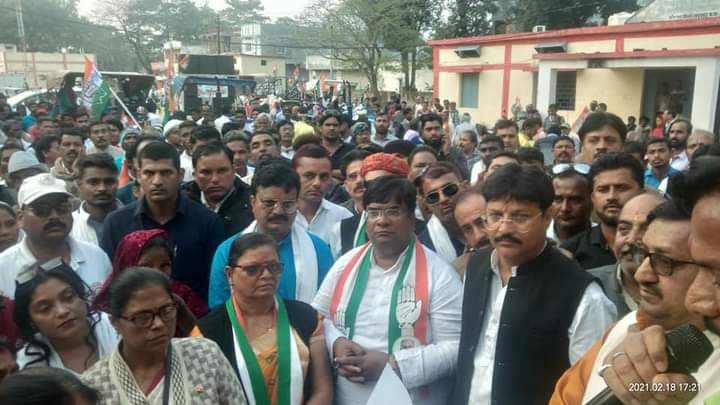 Congress takes out tractor rally against inflation in Tikamgarh